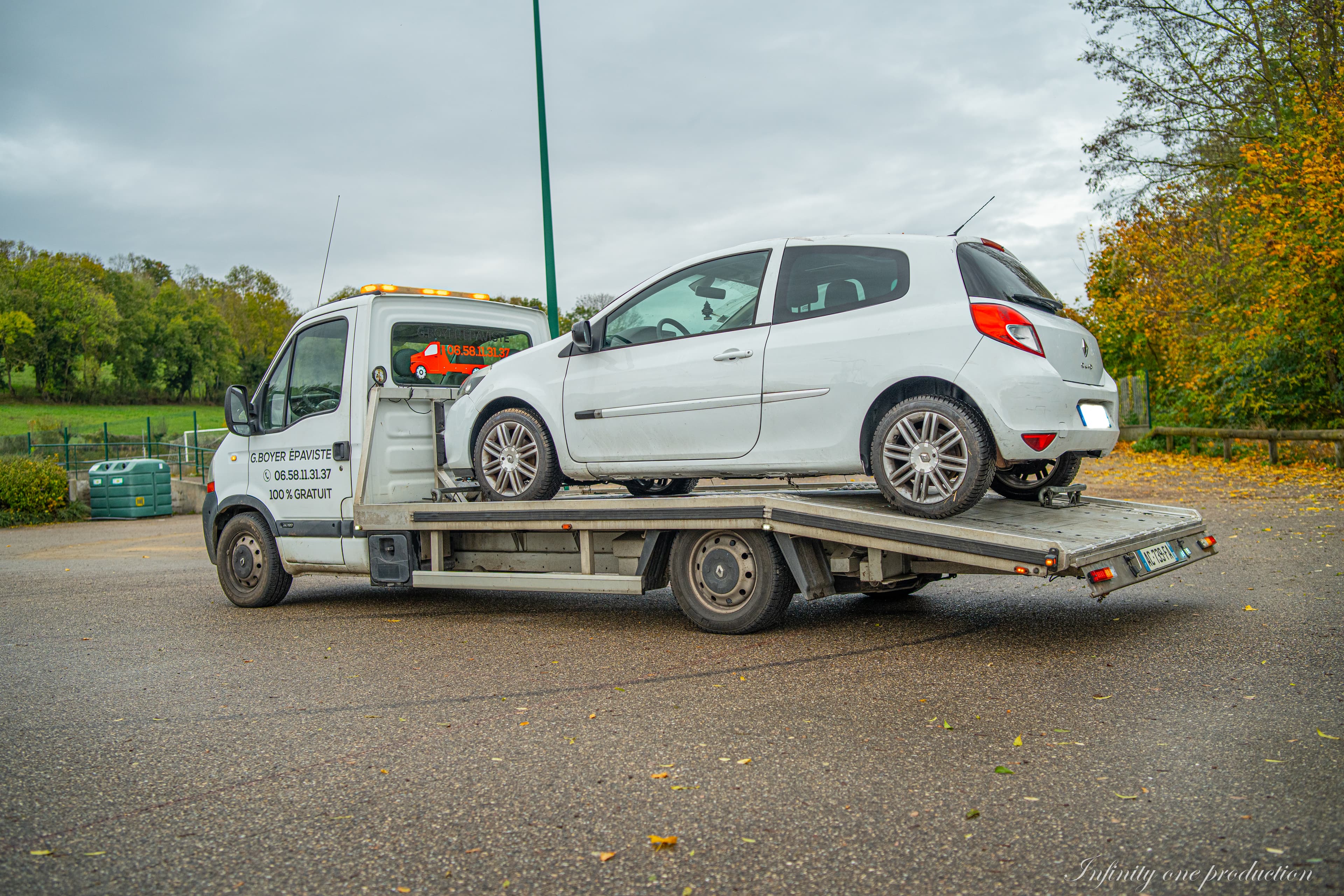Enlèvement d'épave à Serrières-de-Briord